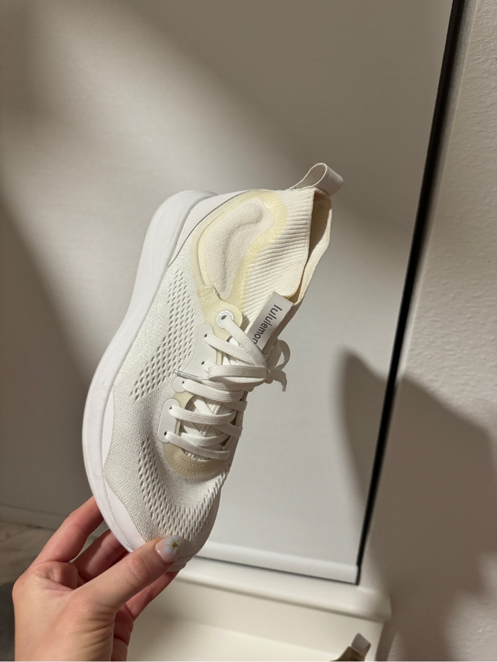 Lululemon women charge feel sneaker - Picture 5 of 7
